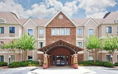 The hotel’s exterior has a brickwork entranceway which is under cover, as are the two nearby benches, with pleasant greenery flanking the front door.