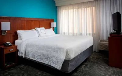 Double bed guest room in Sonesta Select Boca Raton, featuring a large window and a TV.