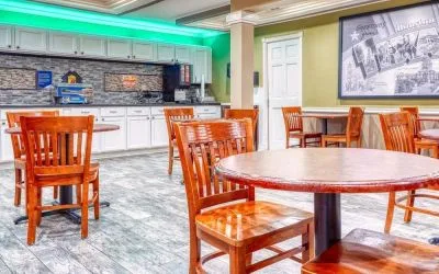 Restaurant and coworking space at Super 8 By Wyndham Houston/Webster.
