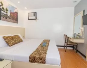 Eurotel Las Piñas, Las Piñas