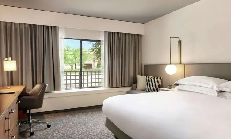 Romantic king room at Hilton Scottsdale Resort & Villas.