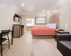 King room with work space at Palace Inn I-10 West & Beltway 8.