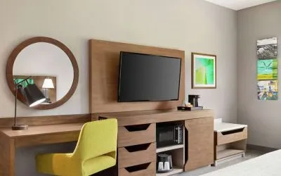 Day use room with work station at Hampton Inn & Suites Miami Kendall. 