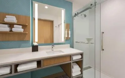 Guest bathroom with shower at Hilton Garden Inn Nashville West End Avenue.