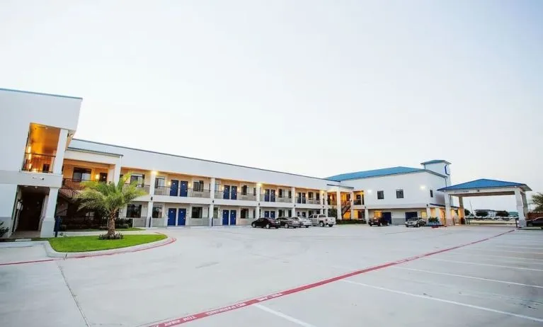 Parking area at Palace Inn Westpark Blue.