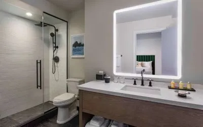 Guest bathroom with shower at Royal Sonesta Chicago Downtown. 