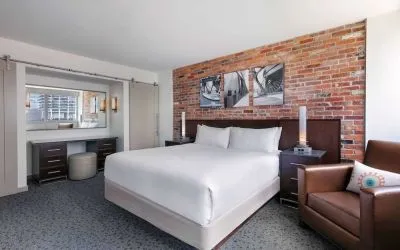 Romantic king room at Royal Sonesta Chicago Downtown. 