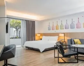 Spacious day room with work station at Modena By Fraser Bangkok.