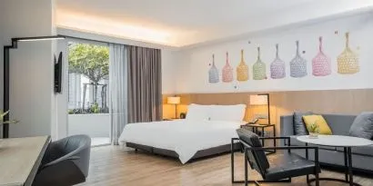 Spacious day room with work station at Modena By Fraser Bangkok.