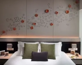 Romantic king room at Fraser Place Setiabudi Jakarta.