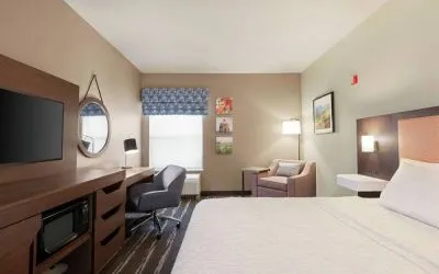 King room with TV and work station at Hampton Inn Tracy.