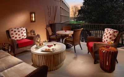 Cozy outdoor lounge at Sonesta Nashville Airport.