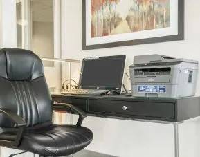Business center at Comfort Inn Brossard.