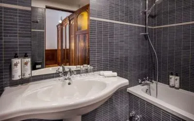 Guest bathroom at DoubleTree By Hilton Brussels City.