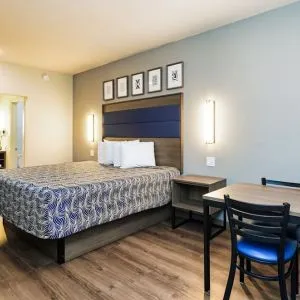 Romantic king room at Palace Inn Blue Laura Koppe Rd.