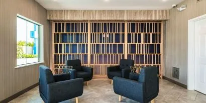 Lounge and coworking space at Palace Inn Blue Laura Koppe Rd.