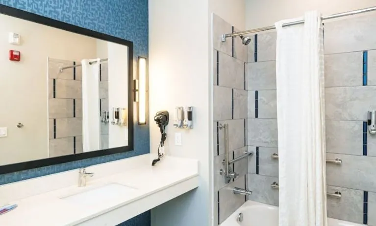Private bathroom with tub at Palace Inn Blue Laura Koppe Rd.
