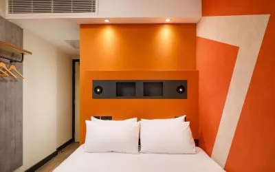 Romantic king room at Ibis Budget Manchester Airport.