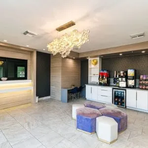 Lobby and lounge area at Palace Inn Blue IAH East.