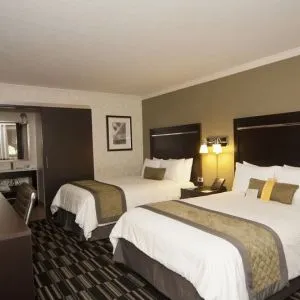 Two queen beds at Uptown Oasis San Jose Airport.