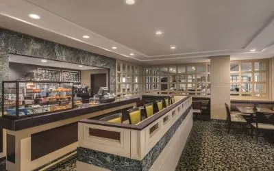 Breakfast area at Laguardia Plaza Hotel.