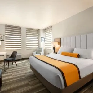 King room with TV at Hotel Marguerite.
