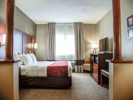 Hotel Comfort Suites Lombard - Addison image