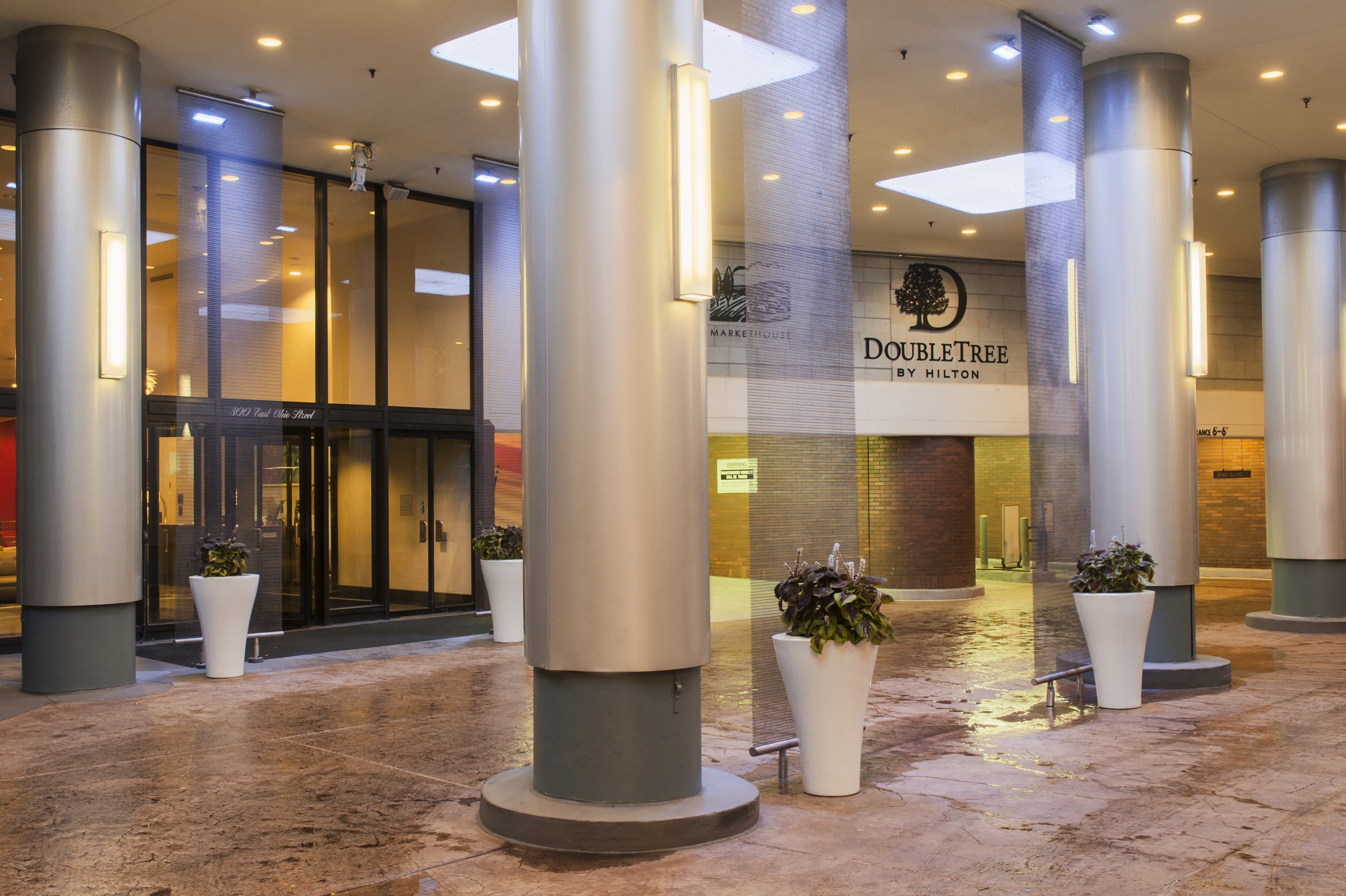 DoubleTree By Hilton Mag Mile Chicago Book Day Rooms HotelsByDay doubletree-by-hilton-mag-mile-chicago-book-day-rooms-hotelsbyday