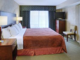 Hotel Quality Suites Whitby image
