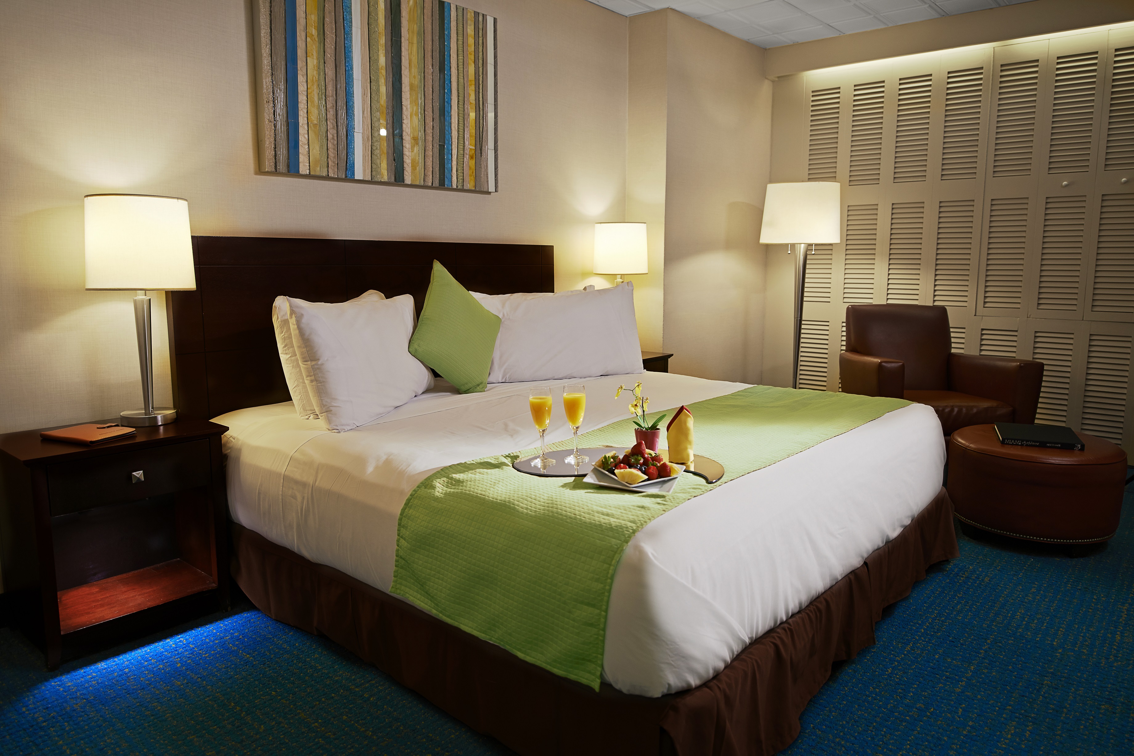 Miami International Airport Hotel - Day Hotels | HotelsByDay