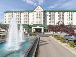 Hotel Ramada Plaza By Wyndham Calgary Airport image