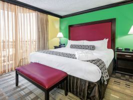 Hotel Crowne Plaza Suites Houston image