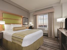 Hotel La Quinta Inn & Suites Brooklyn East image