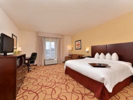 Hotel Hampton Inn Deer Park image