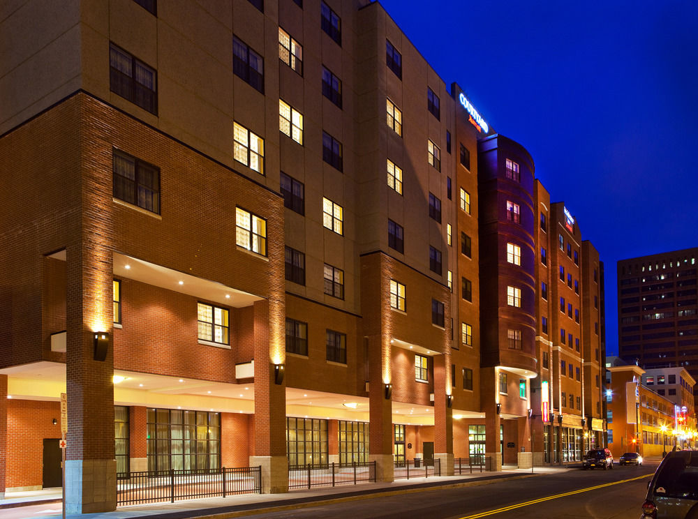 Courtyard By Marriott Syracuse Downtown Day Rooms HotelsByDay