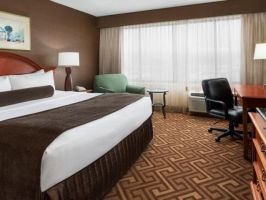 Hotel Crowne Plaza Englewood image