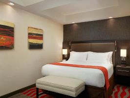 Hotel Holiday Inn Express & Suites Naples Downtown - 5th Avenue image