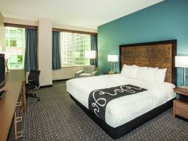 Hotel La Quinta Inn & Suites, Downtown image