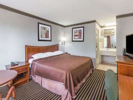Hotel Howard Johnson Express Inn - Rocky Hill image