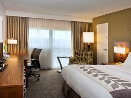 Hotel DoubleTree By Hilton South Bend image