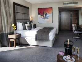Hotel Leonardo Royal Hotel London Tower Bridge image