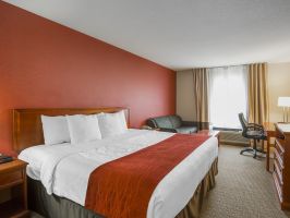 Hotel Comfort Inn And Suites Calgary South image