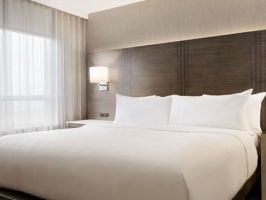 Hotel Embassy Suites By Hilton Toronto Airport image