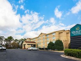 Hotel Quality Suites Atlanta Airport East image