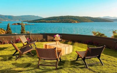 Seating area with sea view at Le Méridien Bodrum Beach Resort.