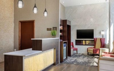 Lobby and coworking space at Comfort Inn Prospect Park-Brooklyn.