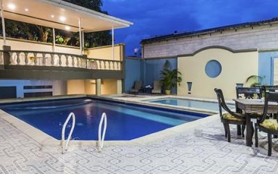 Hotel Puerta de Oro