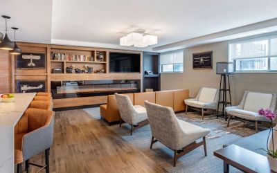 Coworking lounge at Comfort Inn JFK Airport.