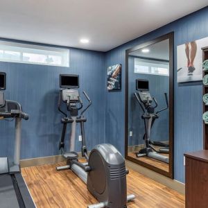 Fitness center at Comfort Inn JFK Airport.