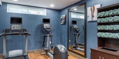 Fitness center at Comfort Inn JFK Airport.